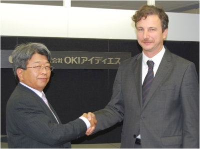 OIDS President Noriaki Anada (left) and Xylon CEO Davor Kovacec (right)